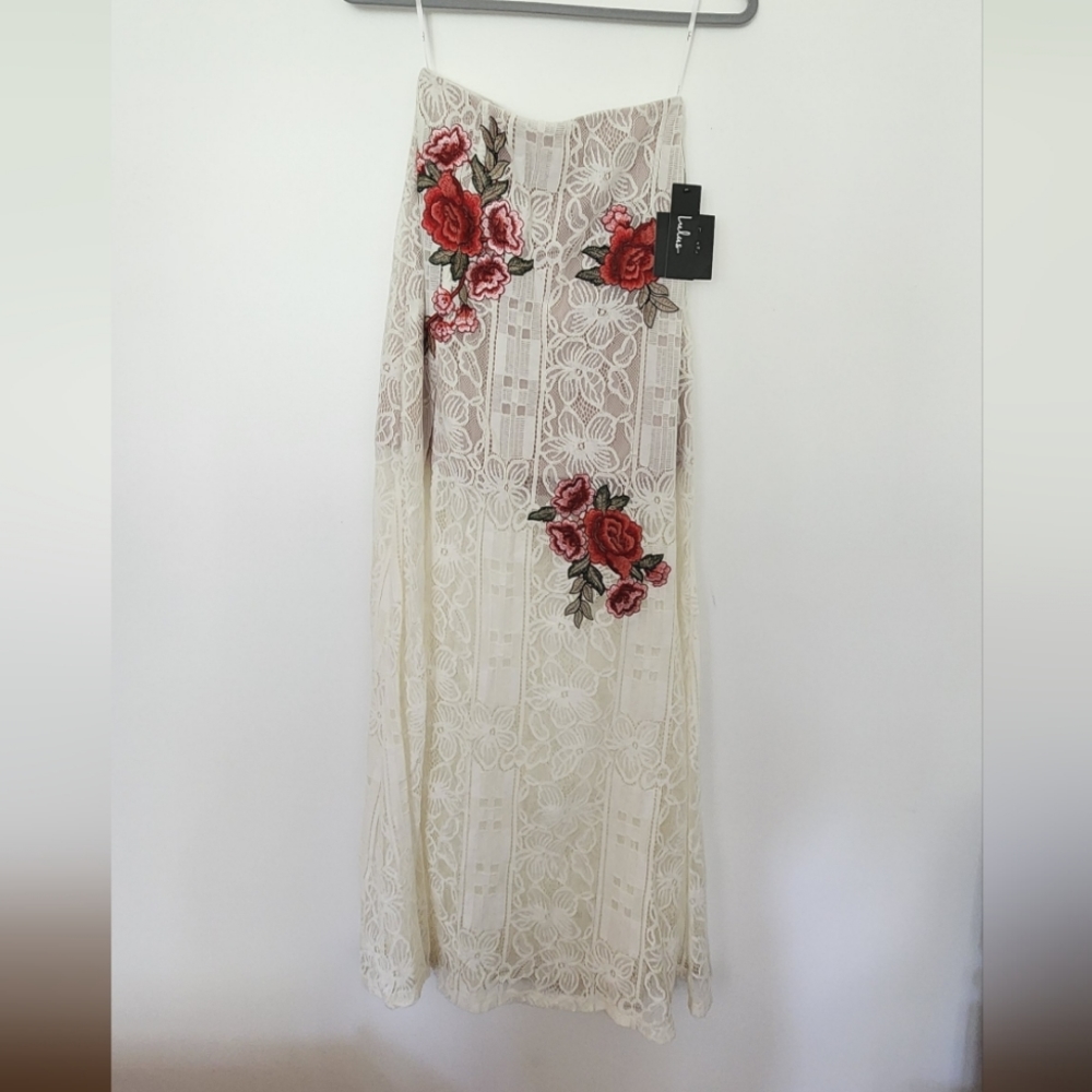 NWT Lulu's Lace Maxi Skirt W/ Floral Appliques Size XS